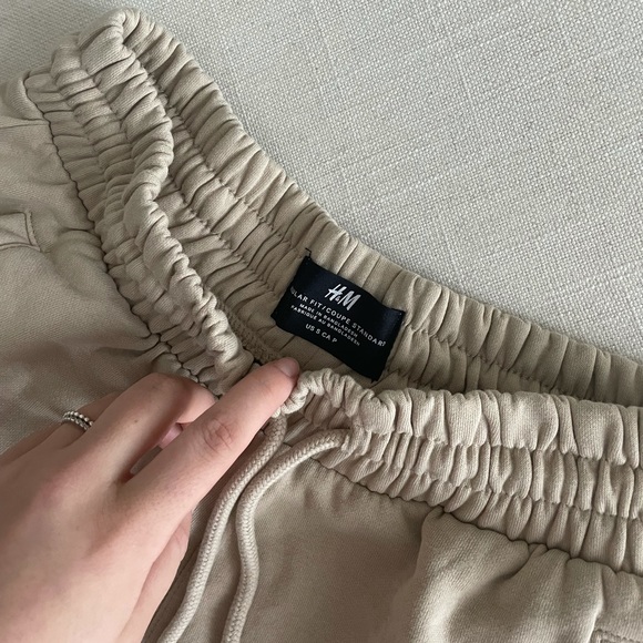 H&M sweat shorts - Picture 3 of 3